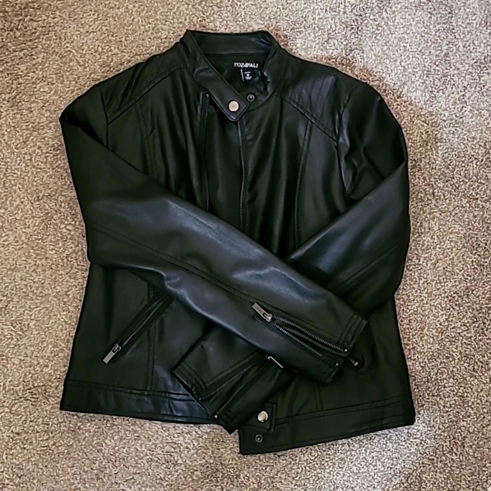 Roz&Ali petite medium women's black leather jacket